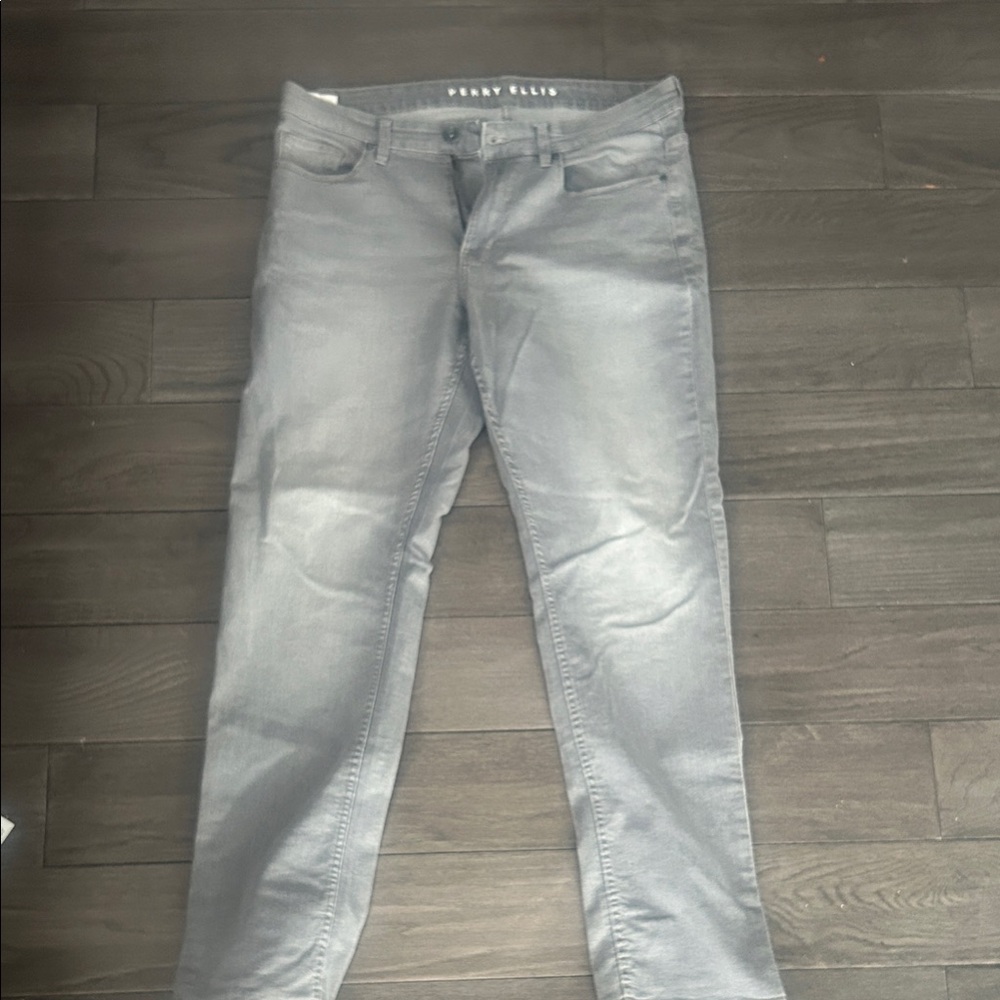 Perry Ellis Men’s Light Gray Skinny Jeans